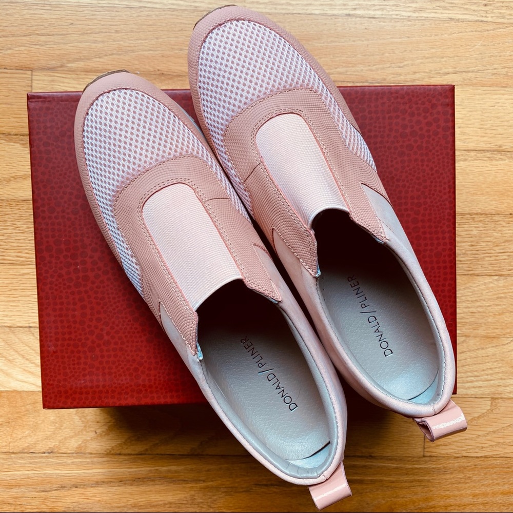 NWT Donald J Pliner Rie Leather Slip On Sneaker